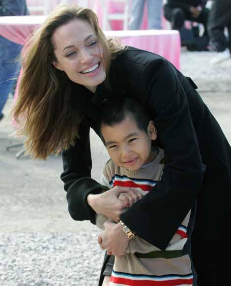 Angelina Et Son 1er Bébé MADDOX